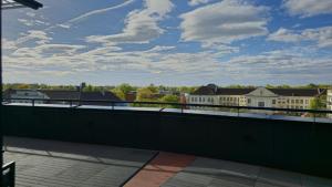 una vista desde el techo de un edificio en Artisa Riia Str 22 Luxury Penthouse Apartment - 8th fl en Tartu