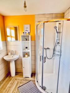 Vonios kambarys apgyvendinimo įstaigoje Lakeland Living - Devenish Manor