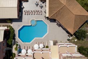 an overhead view of a swimming pool in a house at Paradiso Hotel Sea View and Pool Suites Ipsos Corfu in Ýpsos