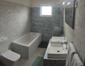 Vonios kambarys apgyvendinimo įstaigoje Prestige for Home - Moradia Vilarinhos
