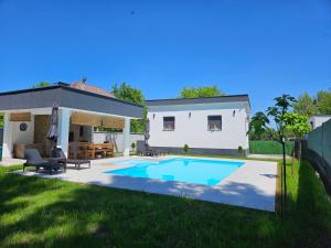 a swimming pool in the yard of a house at Drinska Magija in Loznica