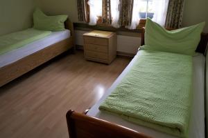 Postel nebo postele na pokoji v ubytování Hotel Linde Goldach