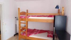 Una cama o camas en una habitación de Sobe Tanja