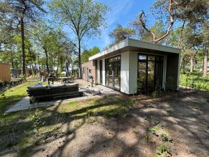 Een tuin van Bos chalet Hellendoorn met Hottub