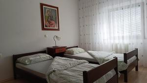 Una cama o camas en una habitación de Sobe Tanja