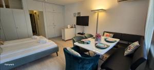 Postel nebo postele na pokoji v ubytování Holiday Suite 304 Residenza Lago di Lugano