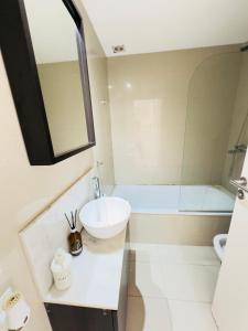 Ένα μπάνιο στο PALERMO Pont Bleu