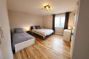 Cama o camas de una habitación en Chalet-en-bois-rond Log-home-house