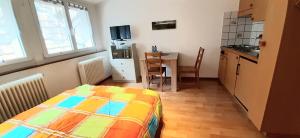Kuchyň nebo kuchyňský kout v ubytování Proche de la cathédrale, logement