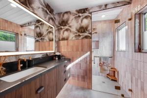 a bathroom with a sink and a shower at Condo 606 W Arenas Rd Unit 2 Palm Springs in Palm Springs