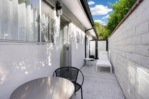 a patio with a table and chairs on a building at Condo 606 W Arenas Rd Unit 2 Palm Springs in Palm Springs