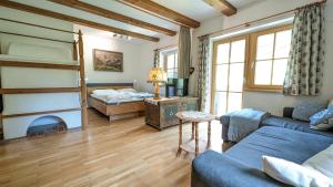 Postel nebo postele na pokoji v ubytování Chalet Apartments Ferius inklusive Jokercard im Sommer