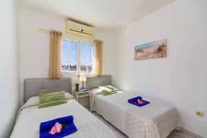 Postel nebo postele na pokoji v ubytování Villa Sol Lanzarote by Villa Plus + 15 fotografií