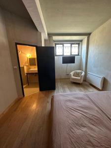 Кровать или кровати в номере Mulhouse City Loft
