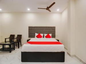 Voodi või voodid majutusasutuse Super OYO Sai Ganesh Residency toas