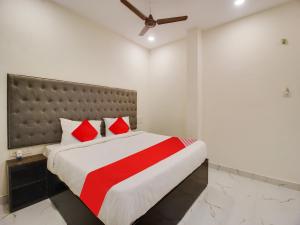 Voodi või voodid majutusasutuse Super OYO Sai Ganesh Residency toas
