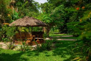Zahrada ubytování Chan Chich Lodge