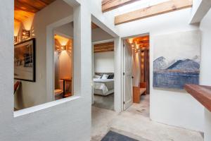 Ένα ή περισσότερα κρεβάτια σε δωμάτιο στο Casita Panadería, Cozy House in San Simón