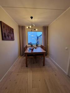 a dining room with a table and a large window at Radhus nära sjö, Arlanda och Stockholm in Upplands-Väsby +7 photos