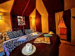 Llit o llits en una habitació de Luxury Suerte Camp