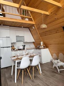 Kuchyň nebo kuchyňský kout v ubytování Lake House A Frame