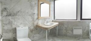 A bathroom at Europroperties Bendita Mare Apartments