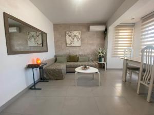 Ruang duduk di Casa Azul Mar