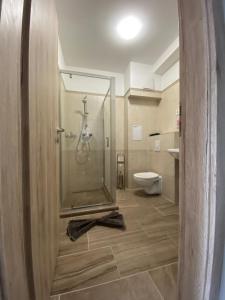 Kúpeľňa v ubytovaní Harley Apartman + 9 fotografií