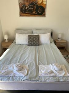 Posteľ alebo postele v izbe v ubytovaní Harley Apartman