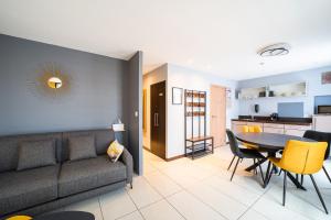 Кухня или мини-кухня в Suites Coronell d'En Vila
