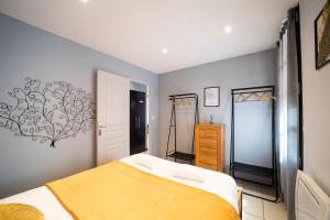 Кровать или кровати в номере Suites Coronell d'En Vila