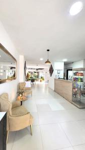 a lobby of a store with a table and chairs at Hotel Torre del Viento cali in Cali