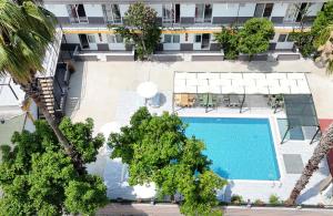 an overhead view of a swimming pool in a building with trees at Hillside Apart House in Side