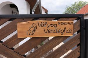 Photo de la galerie de l'établissement Vályog Vendégház, à Balatonendréd