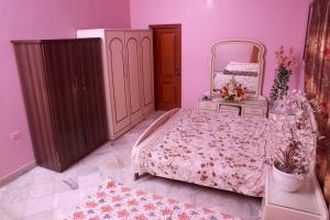 מיטה או מיטות בחדר ב-Regal Palace Gulshan Nipa