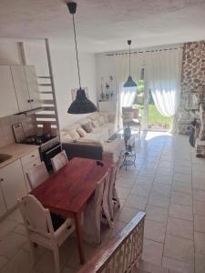 Χώρος καθιστικού στο Seaside Green Villa