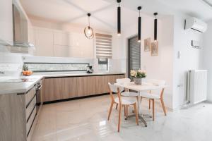 Kuchyňa alebo kuchynka v ubytovaní Zante Luxury Apartment + 9 fotografií