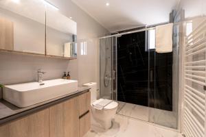 Vonios kambarys apgyvendinimo įstaigoje Zante Luxury Apartment