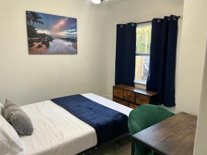 Posteľ alebo postele v izbe v ubytovaní Private Rooms in West Palm Beach - Next to Airport
