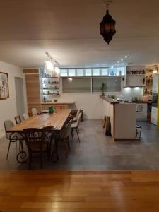 Nhà bếp/bếp nhỏ tại Verdure et calme proche ville