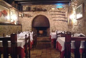 Reštaurácia alebo iné gastronomické zariadenie v ubytovaní Hotel El Molí
