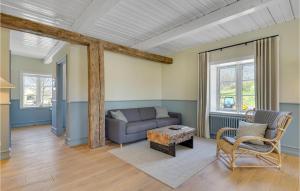 Χώρος καθιστικού στο Awesome Apartment In Humble With Wifi