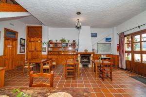 A restaurant or other place to eat at Hotel La Fragua I