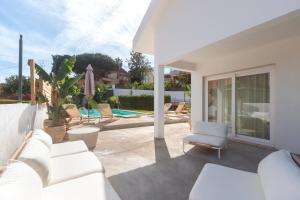 a living room with white furniture and a pool at Retreat Villa, Hot tub, BBQ in Lisbon
