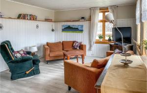 Posezení v ubytování Nice Home In Kjerstad With House A Panoramic View