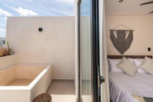 Postel nebo postele na pokoji v ubytování Xibalba 423 Estudio ideal para ti/Gym/Piscina/Tina BY SANDY PAWERFUL + 25 fotografií