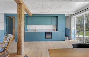 Η κουζίνα ή μικρή κουζίνα στο Cozy Apartment In Humble With Kitchen