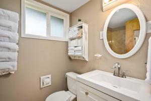 Kamar mandi di Jim and Shirley's Cukoo's Nest
