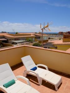 a pair of chairs and avisorvisorvisorvisorvisorvisor at Casa Nicole in Caleta De Fuste