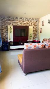 a living room with a couch and a flat screen tv at Casa en san Cristobal in Puerto Baquerizo Moreno